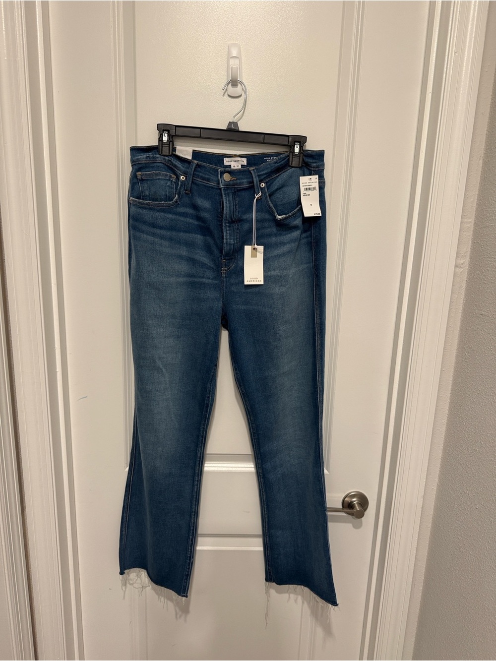 Good American SOFT TECH GOOD KICK FLARE JEANS
